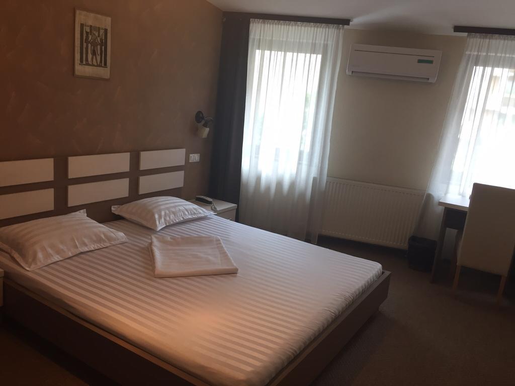 Pension Cleopatra Targu Mures Exterior foto